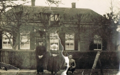 Familie E. Uitslag, rond 1920.