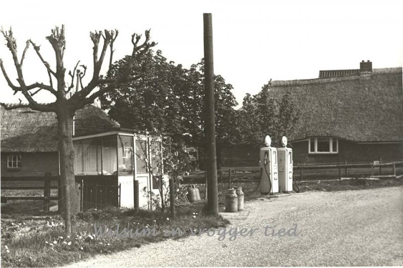 Benzine pomp van de familie Wielink, eind jaren 60.
